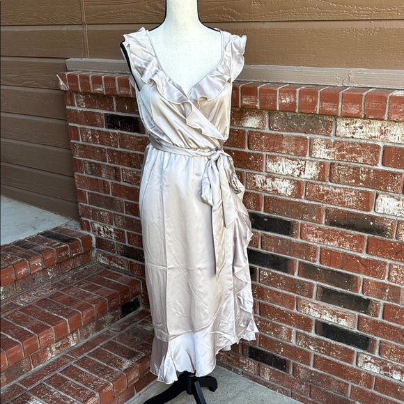 Show Me Your MuMu Samantha Ruffle Wrap Dress in Champange Luxe Satin Size Small - Picture 1 of 10